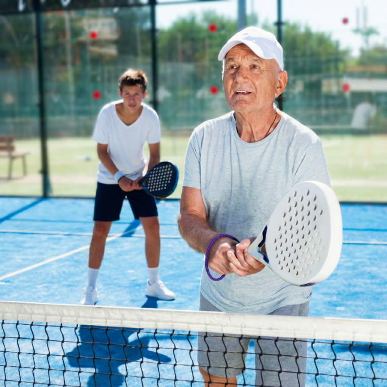 Padel Abensberg für jedes Alter geeignet